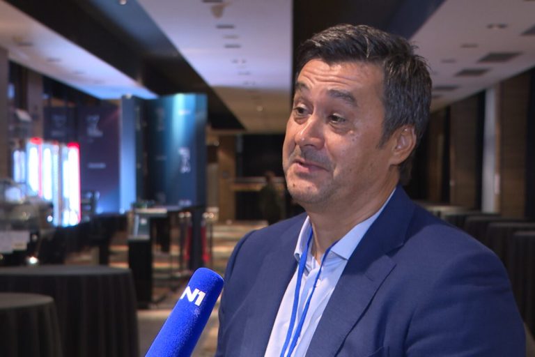 Rade Bogdanović u Sarajevu zamucao na sceni: Od prevelikih emocija su mi drhtale usne (VIDEO)