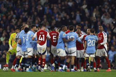 Arsenal odličan sa desetoricom, Stones spriječio poraz Cityja