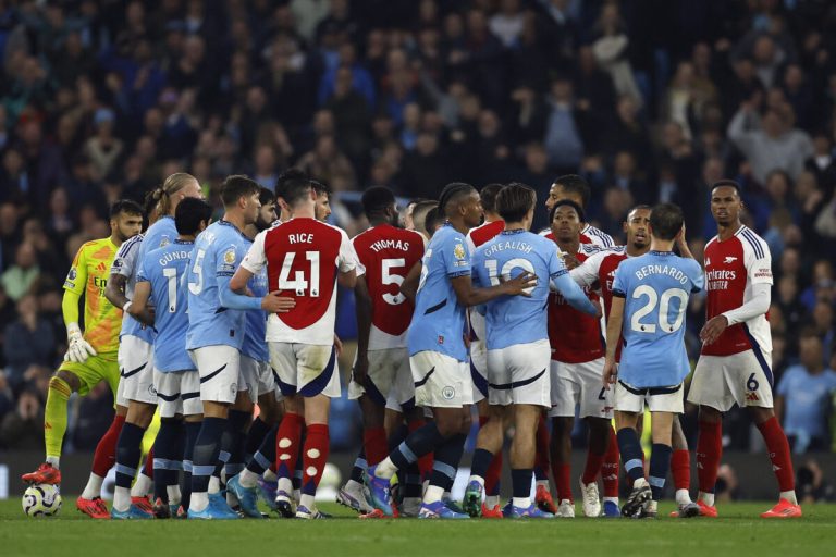 Arsenal odličan sa desetoricom, Stones spriječio poraz Cityja Arsenal odličan sa desetoricom, Stones spriječio poraz Cityja