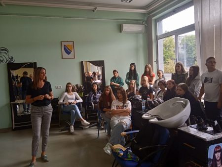 Budući frizeri započeli su projekat “Ja jednom i sada”