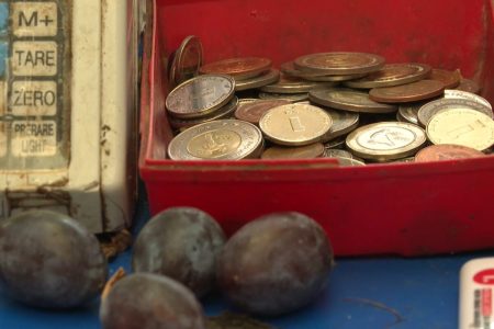 Visoka inflacija prošla, a građani i dalje hranu kupuju na komadić: “50 KM nekada je sada 10 KM”