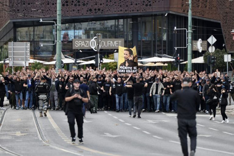 Manijaci u korteu krenuli prema Koševu: Željezničar će imati veliku podršku (FOTO/VIDEO)