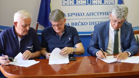 Potpisivanjem ugovora počelo rješavanje višedecenijskog problema vodosnabdijevanja i kanalizacije u MZ Broduša, Ivici i Grbavica