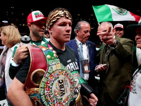 ‘Canelo’ Alvarez udario Berlangu da zadrži boksačke pojaseve u super srednjoj kategoriji | Boxing News
