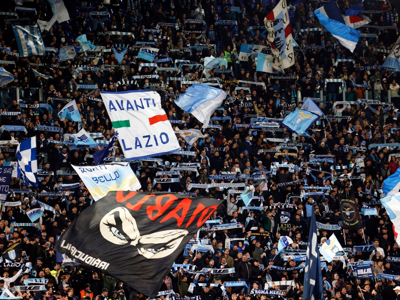 Navijači Lacija privedeni s oružjem prije utakmice Lige Evrope u Njemačkoj | Football News