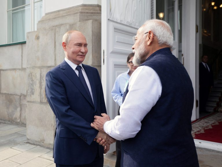 Financial Times: Rusija gradi tajni trgovinski kanal s Indijom | Diplomatija Vijesti