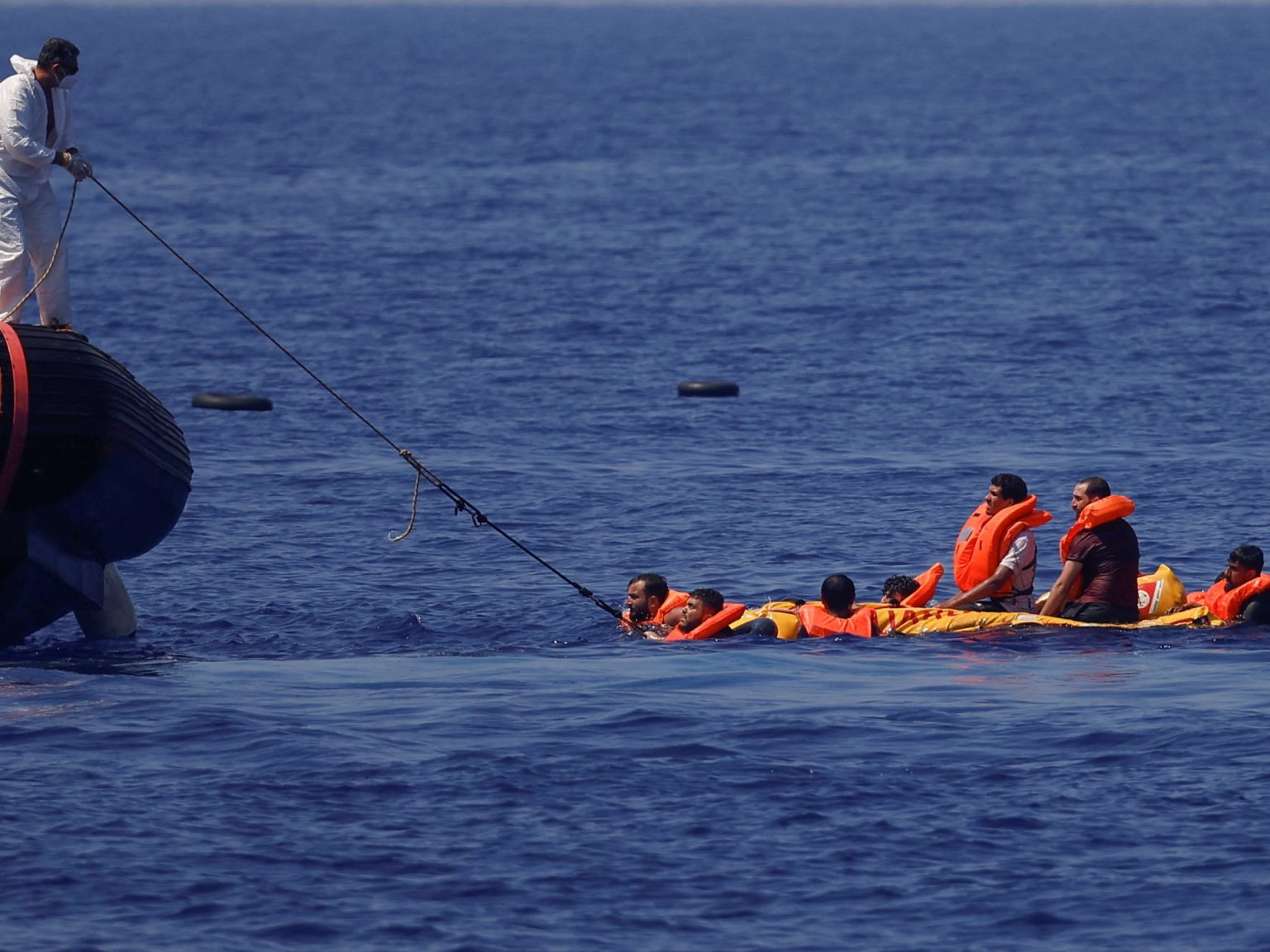 UNHCR: Gotovo 20 migranata nestalo nakon prevrtanja čamca u Sredozemnom moru | Italija Vijesti