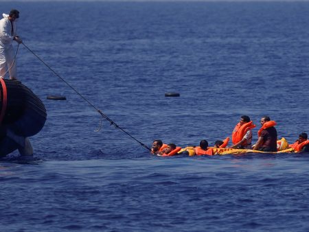 UNHCR: Gotovo 20 migranata nestalo nakon prevrtanja čamca u Sredozemnom moru | Italija Vijesti