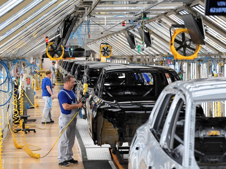 Volkswagen duguje pet milijardi eura, ne isključuje otpuštanja i zatvaranje fabrika | Njemačka Vijesti