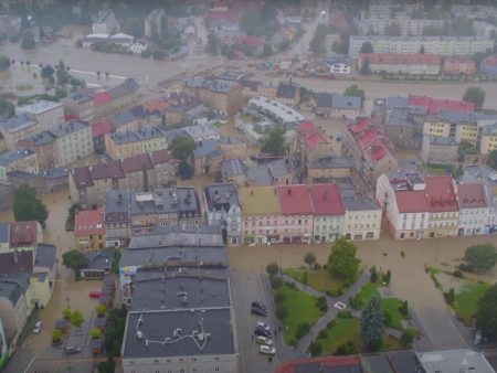 Pacijenti iz bolnice u Poljskoj evakuisani čamcima | Poljska Vijesti