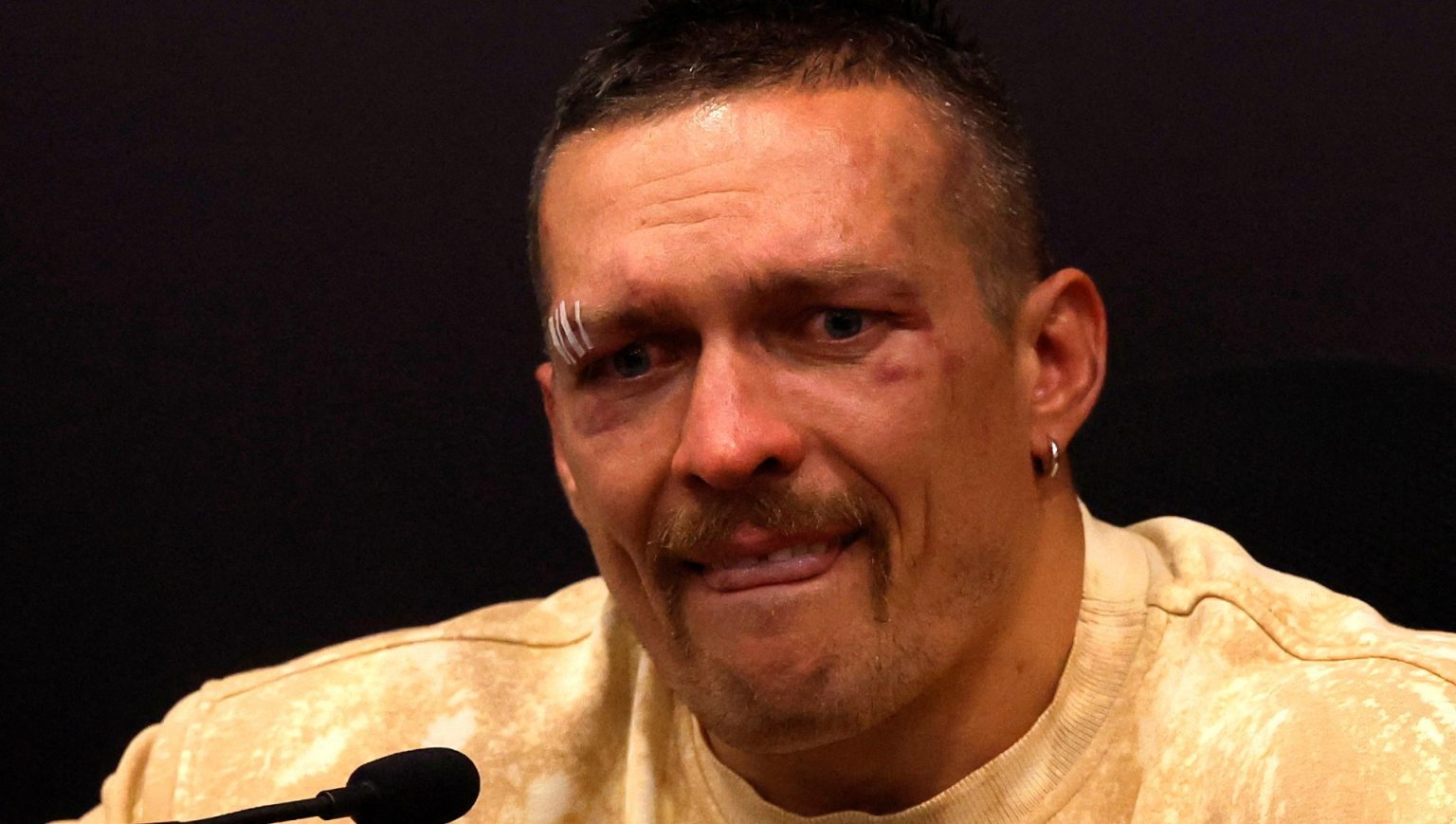 Ukrajinski bokserski šampion Oleksandr Usyk pušten na slobodu nakon poljskog pritvora | Boxing News