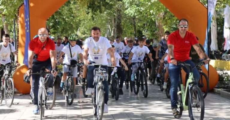 Brojni građani na Mostarskoj biciklijadi u znak podrške zdravom i urbanom načinu života Brojni građani na Mostarskoj biciklijadi u znak podrške zdravom i urbanom načinu života