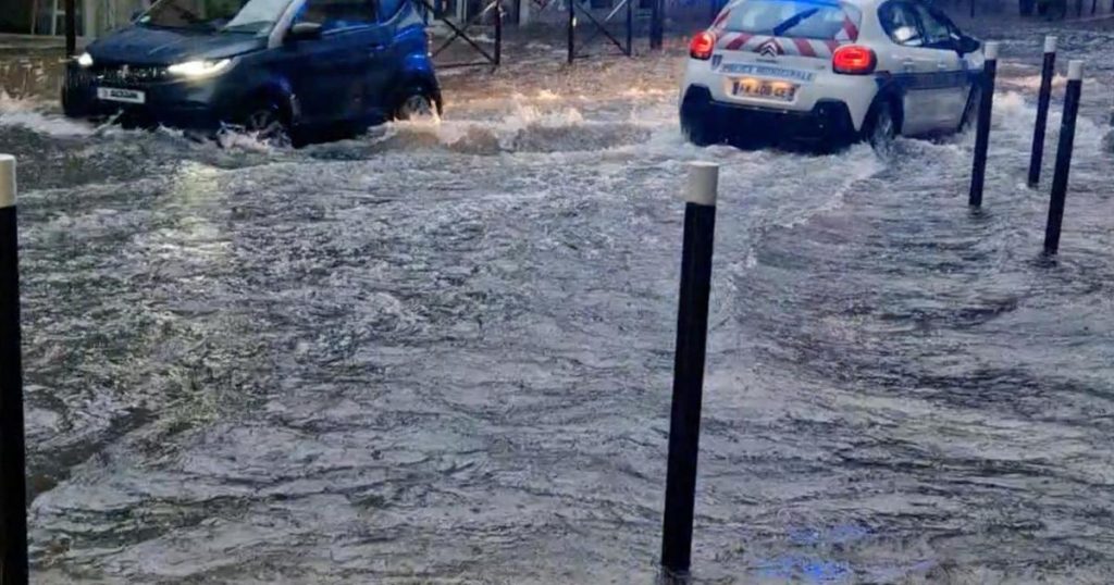 VIDEO Bujica nosila aute u Cannesu. Gradonačelnik bijesan, tvrdi da nisu bili upozoreni na vrijeme