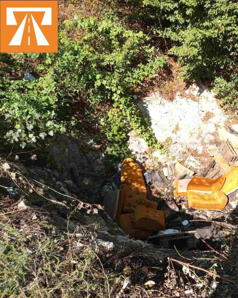 JP PUTEVI BRČKO: OVAKVI PRIZORI VIŠE NISU NEUOBIČAJENI „TREND“
NELEGALNOG ODLAGANJA OTPADA NASTA… JP PUTEVI BRČKO: OVAKVI PRIZORI VIŠE NISU NEUOBIČAJENI „TREND“
NELEGALNOG ODLAGANJA OTPADA NASTA…