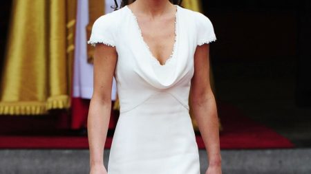 Ova je haljina za kumu prekršila sva pravila svadbene mode