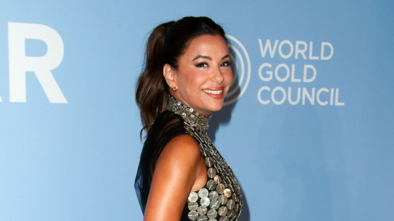 Senzacionalna haljina koja maksimalno ističe utrenirane noge i stražnjicu