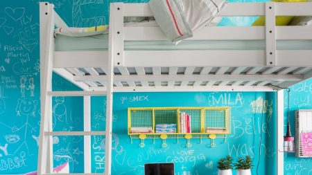 Krevet iznad radnog stola? 10 ideja za dječju sobu u malim stanovima