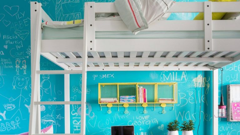 Krevet iznad radnog stola? 10 ideja za dječju sobu u malim stanovima Krevet iznad radnog stola? 10 ideja za dječju sobu u malim stanovima