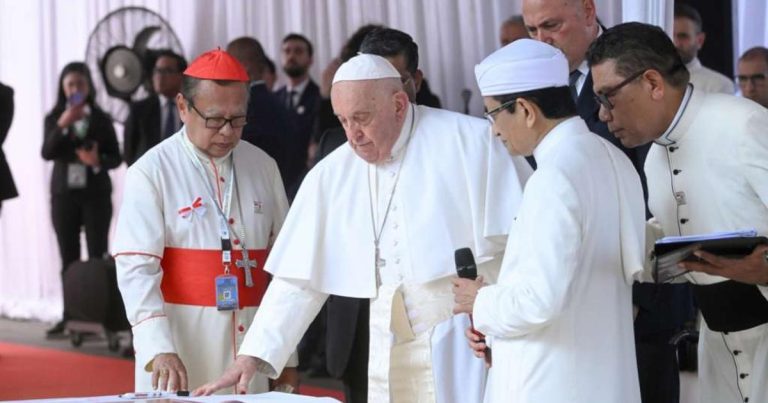 Papa Franjo i veliki indonezijski imam pozvali na vjersku harmoniju radi čovječanstva