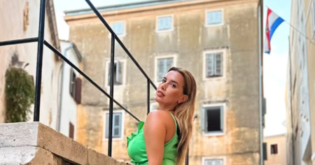 VIDEO Nives Celzijus se skidala pred kamerom, a onda je u kadar uletio neočekivani gost i pokazao stražnjicu