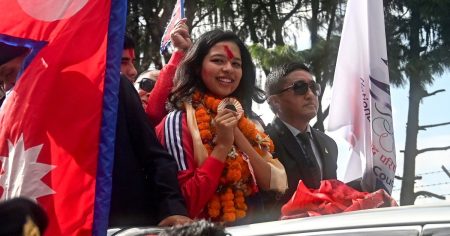 Prvi osvajač paraolimpijske medalje u Nepalu vraća se kući na doček heroja | In Pictures News