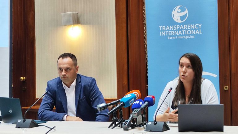 Skoro milion maraka dnevno se izdvaja iz budžeta samo pred izbore Skoro milion maraka dnevno se izdvaja iz budžeta samo pred izbore