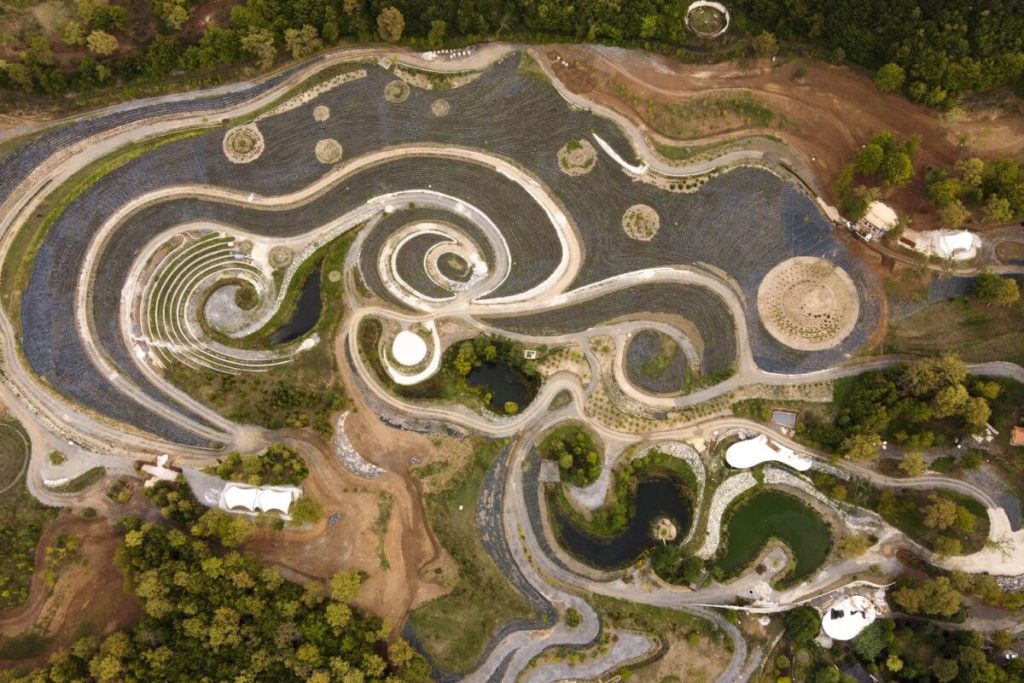 (VIDEO) Pogledajte nevjerovatni park po uzoru na Van Goghovu ‘Zvjezdanu noć’ u Visokom; Forbes Magazin