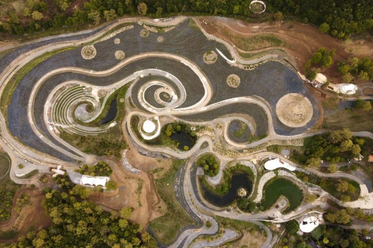 (VIDEO) Pogledajte nevjerovatni park po uzoru na Van Goghovu ‘Zvjezdanu noć’ u Visokom; Forbes Magazin (VIDEO) Pogledajte nevjerovatni park po uzoru na Van Goghovu ‘Zvjezdanu noć’ u Visokom; Forbes Magazin