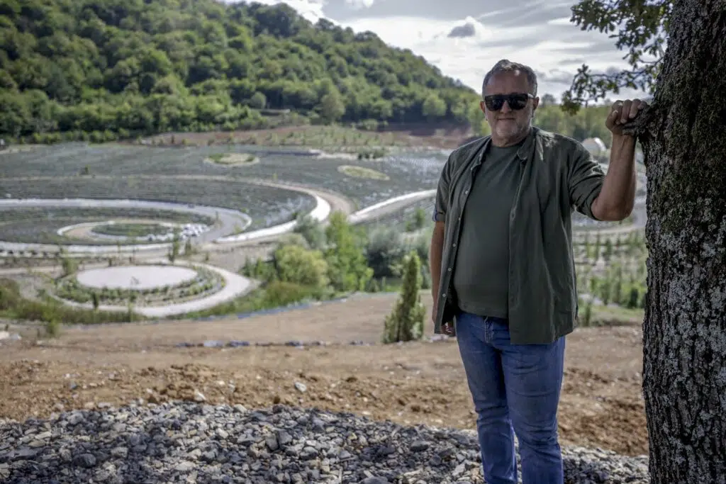 U blizini Visokog otvoren park za posjetioce kreiran po uzoru na sliku Van Gogha