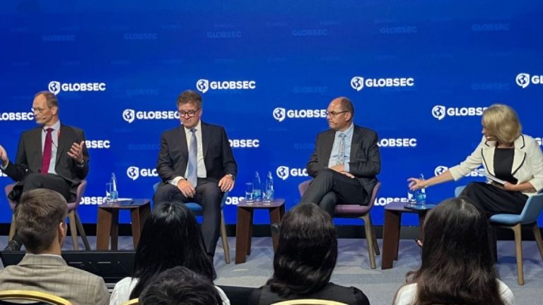 Schmidt u Pragu o evropskom putu BiH: Ovakav tempo neće dati želje rezultate | Bosna i Hercegovina Vijesti Schmidt u Pragu o evropskom putu BiH: Ovakav tempo neće dati želje rezultate | Bosna i Hercegovina Vijesti