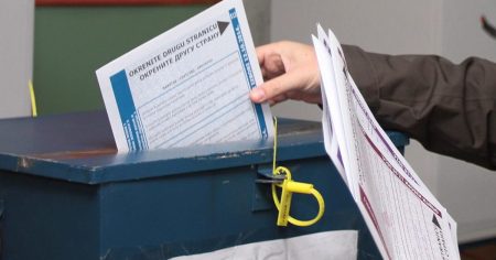 Zbog izostanka velikih kriza kampanja nema emocija, ali ostaju udarci ispod pojasa