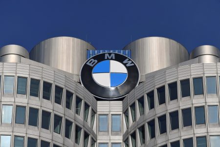 Kuda ide automobilska industrija? BMW najavljuje lansiranje vozila na vodik do 2028. godine