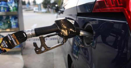 Cijena goriva kao pred rat u Ukrajini, a nafta je najjeftinija u tri godine