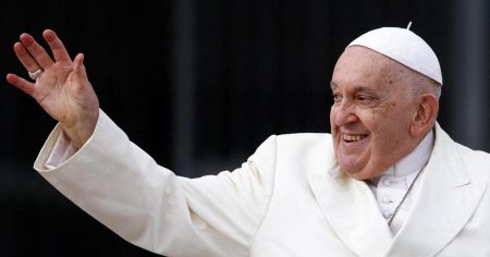 Papa u resursima bogatoj Papui Novoj Gvineji pozvao na pravedan tretman radnika