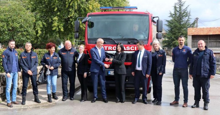 Vlada HNŽ donirala vatrogasno vozilo općini Ravno Vlada HNŽ donirala vatrogasno vozilo općini Ravno