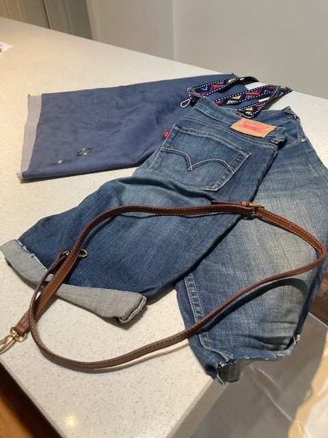 Kako napraviti unikatnu torbu od farmerki (VIDEO) Kako napraviti unikatnu torbu od farmerki (VIDEO)