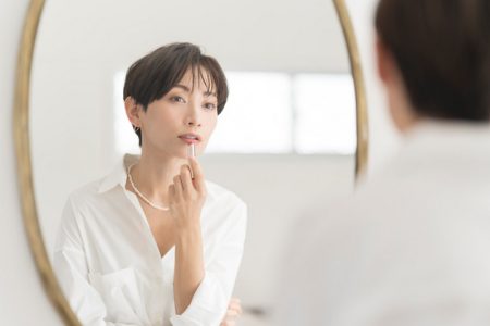 Kako se našminkati u zreloj dobi i vizualno se pomladiti