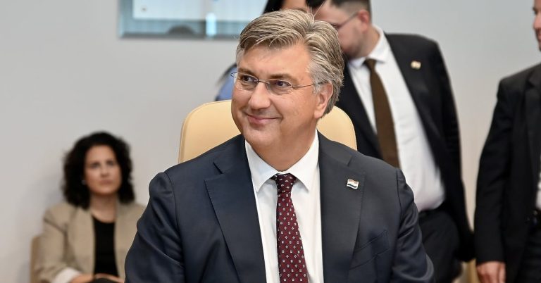 Naša uloga je čestitarska i posmatračka