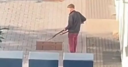 Prije sukoba s policijom nespretno rukovao puškom