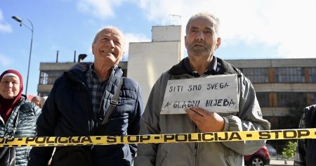 Siti smo svega, a gladni hljeba