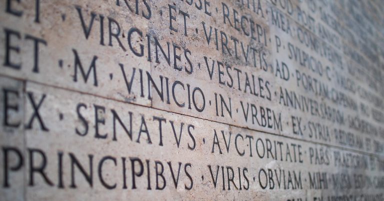 Mnogi danas misle da je latinski mrtav jezik, ali šta je zapravo istina Mnogi danas misle da je latinski mrtav jezik, ali šta je zapravo istina