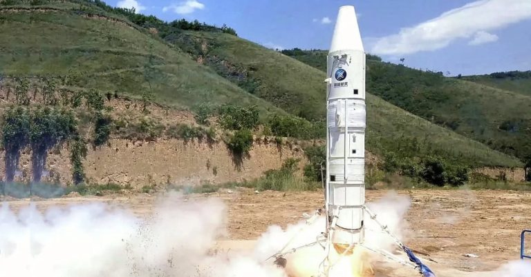 Prva kineska višekratna raketa na kerozin srušila se tokom slijetanja