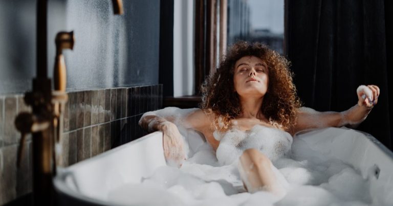 Penaste kupke za ublažavanje stresa i napetosti