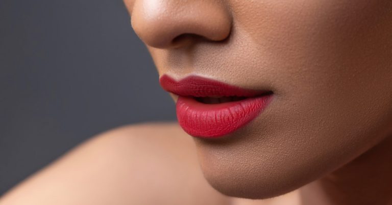 Evo kako da vaš ruž traje duže Evo kako da vaš ruž traje duže