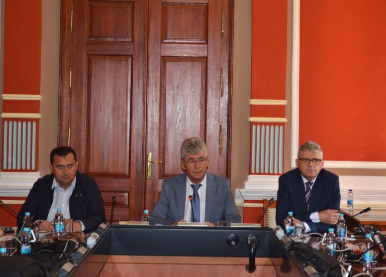 Na 29. vanrednoj sjednici Vlade odobreno 300.000 KM za pomoć općinama pogođenim poplavama Na 29. vanrednoj sjednici Vlade odobreno 300.000 KM za pomoć općinama pogođenim poplavama