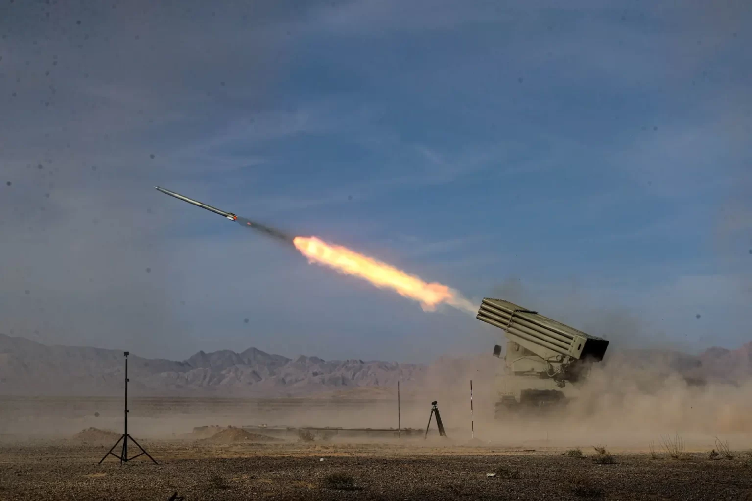 Iran lansirao rakete na Izrael, svi civili su u skloništima
