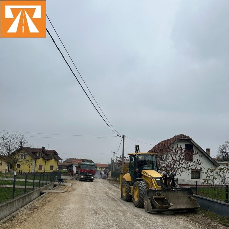 JP PUTEVI BRČKO: Asfaltiranje dijela puta Bijela-Cvijanovići JP PUTEVI BRČKO: Asfaltiranje dijela puta Bijela-Cvijanovići