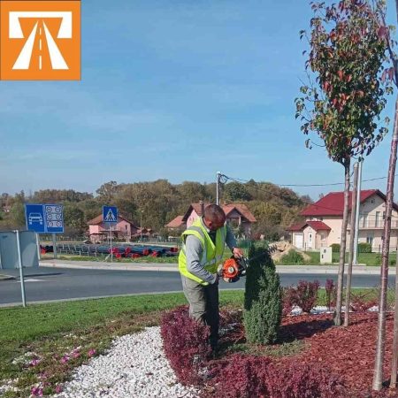 JP PUTEVI BRČKO: Uređenje i održavanje hortikulture kružnih raskrsnica Nasipanje makadama…
