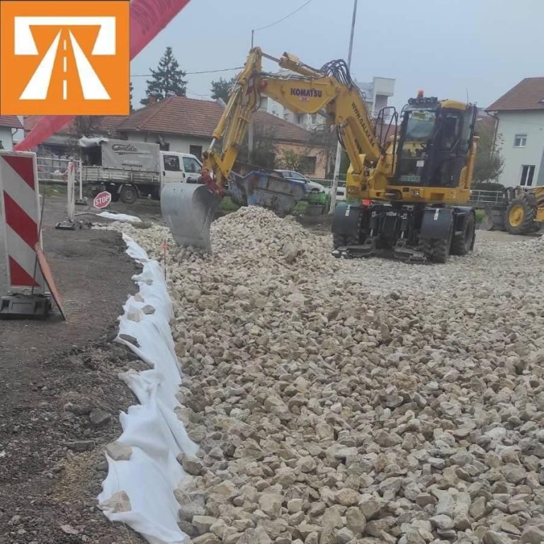 JP PUTEVI BRČKO: Izvođenje radova na parkingu sa pristupnim putevima u ulici Uzunovića JP PUTEVI BRČKO: Izvođenje radova na parkingu sa pristupnim putevima u ulici Uzunovića