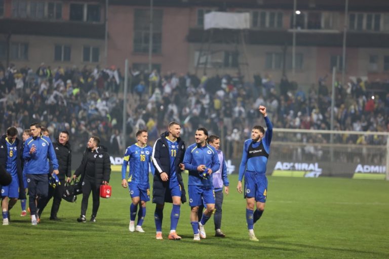 VODEĆI BH. SPORTSKI KOMENTATOR: Barbarez se na poluvremenu posuo pepelom i uveo igrače koji su sve promijenili i napravili veliki rezultat VODEĆI BH. SPORTSKI KOMENTATOR: Barbarez se na poluvremenu posuo pepelom i uveo igrače koji su sve promijenili i napravili veliki rezultat